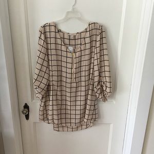 Comfortable Work-Wear: Minimalist Plaid Blouse